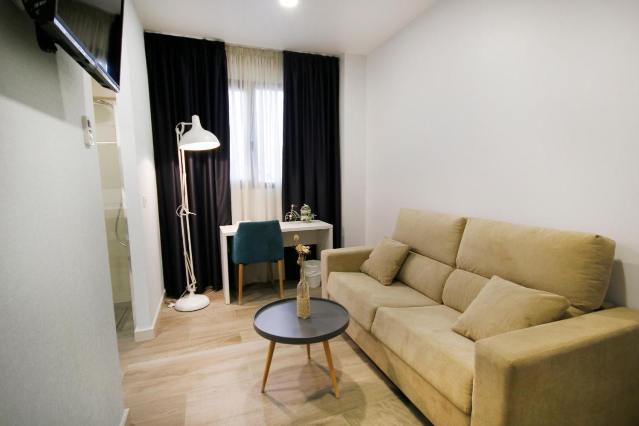 מונסטריו Hotel Leo מראה חיצוני תמונה
