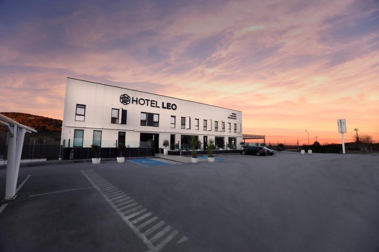 מונסטריו Hotel Leo מראה חיצוני תמונה