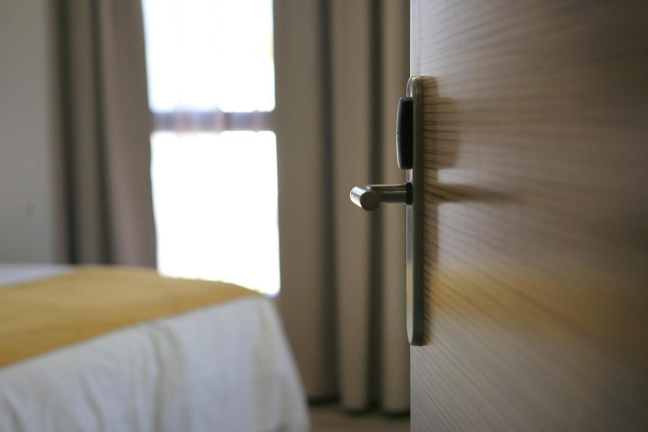 מונסטריו Hotel Leo מראה חיצוני תמונה