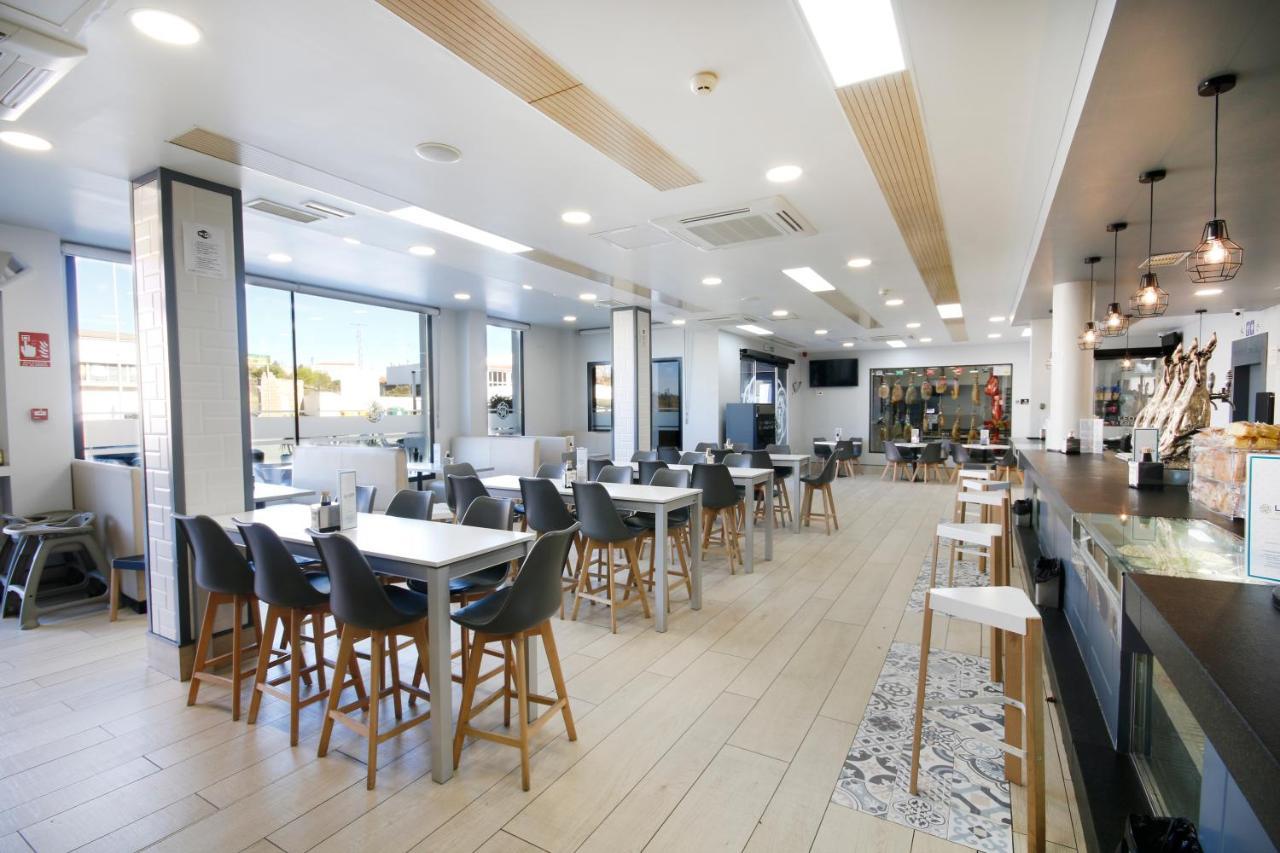 מונסטריו Hotel Leo מראה חיצוני תמונה