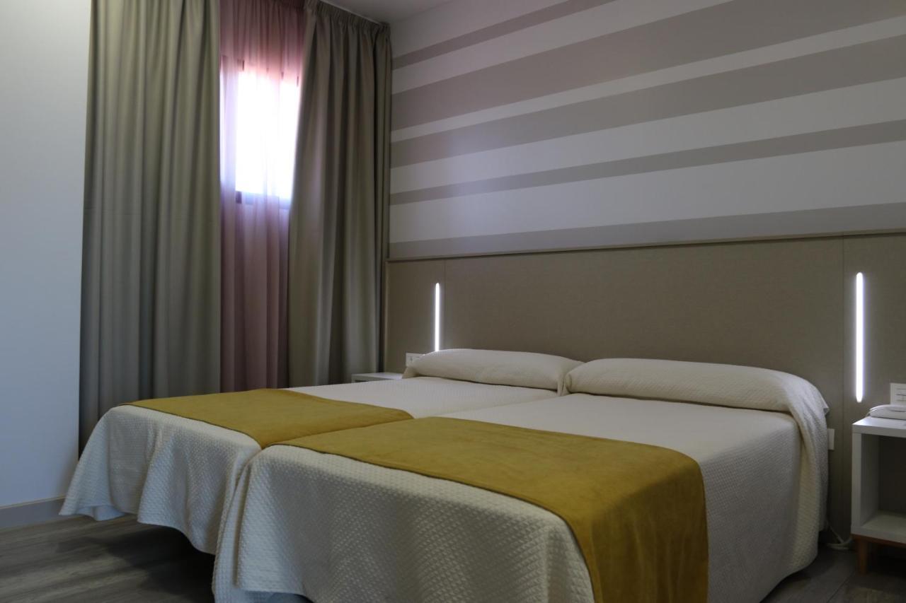 מונסטריו Hotel Leo מראה חיצוני תמונה