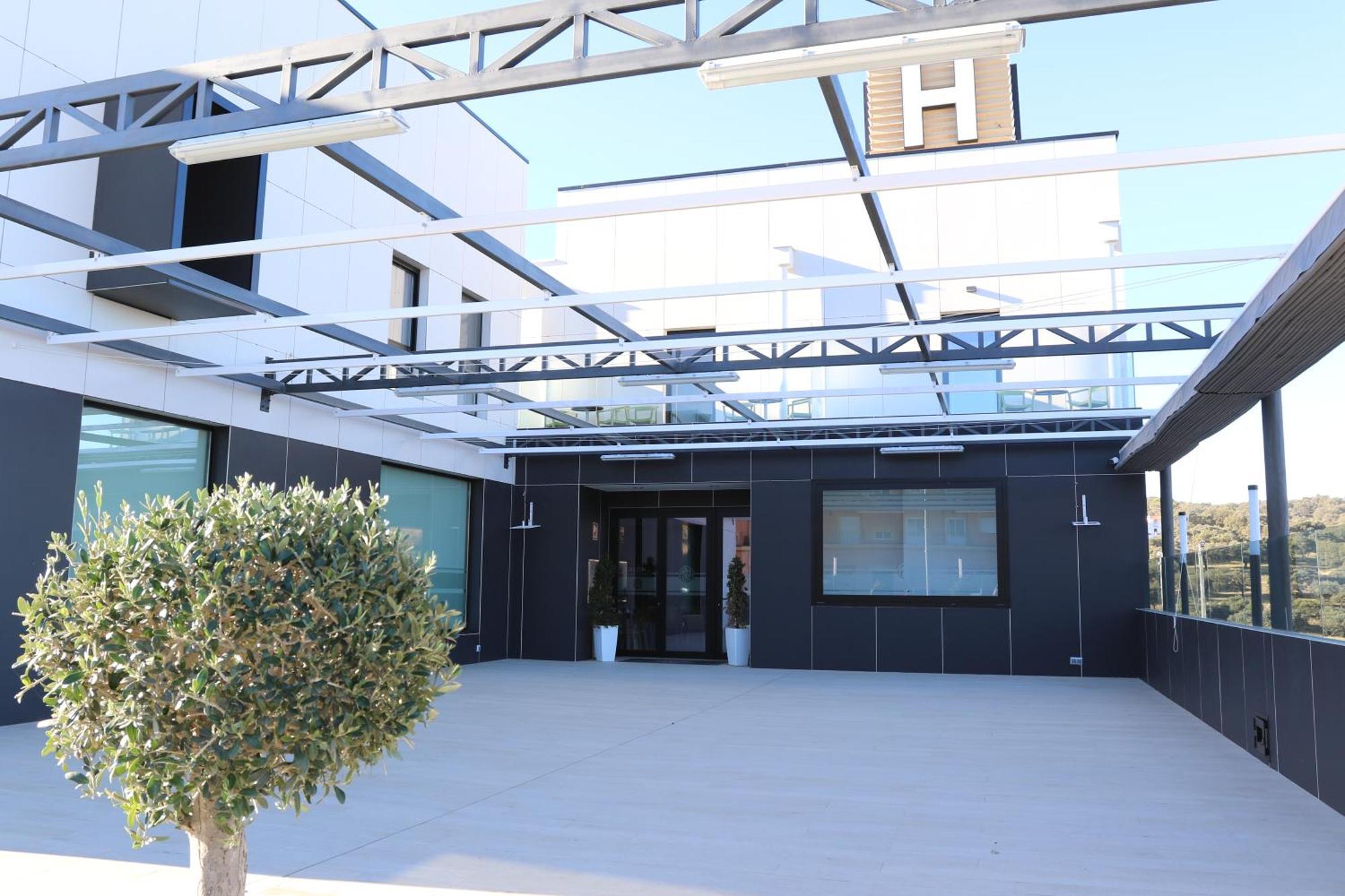 מונסטריו Hotel Leo מראה חיצוני תמונה
